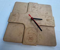 Relógio Mdf Cru 3mm Gravado Quadrado Com Cruz Sala Quarto Escritório