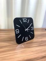 Relógio Mesa e Parede, Preto 25cm, Algarismos 3D Prata espelhado, acompanha suporte p/ Mesa.