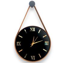 Relógio Parede Adnet 30cm (Silencioso) Preto, Algarismos Romanos Dourados, Alças Couro Caramelo. - MODART