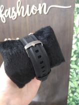 Relógio preto com azul