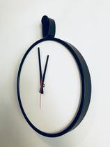 Relogio Short Strip Preto Alça Preta Mostrador Branco 40 Cm