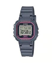 Relógio Unissex Casio Digital Standard - LA-20WH-8ADF Cinza