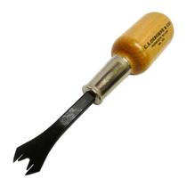 Removedor de Grampos C.S. Osborne 124 com Cabo de Madeira