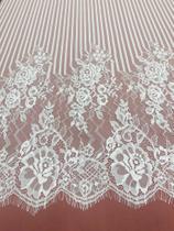Renda chantilly na cor off white Renda chantilly na cor off white
