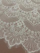 Renda chantilly na cor off white Renda chantilly na cor off white