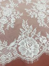 Renda chantilly na cor off white Renda chantilly na cor off white