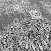 Renda Chantyli cor off com 1 metro de comprimento por 1.40 de.