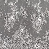 Renda Chantyli cor off com 1 metro de comprimento por 1.40 de.