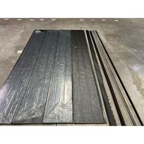 Revestimento Exterior: Metal, Madeira Preta com Isolamento
