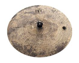 Ride BFC Brazilian Finest Cymbals Dry Dark Flat Extra Thin Ride 18 em Bronze B20 sem cúpula DDFETR1