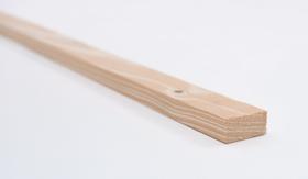 Ripa aplainada de madeira Pinus tratado com nós 4x1,8x290 centímetros