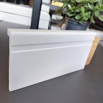 Rodapé De Poliestireno De Sobrepor Frisado Branco 12cm barra com 2 metros