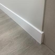 Rodapé de Poliestireno Slim 10cm x 10mm Liso 2,4 Metro Linear - caixa com 2,4 Unidade - Branco