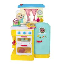 Roleplay Little Kitchen CocoMelon Deluxe com acessórios