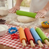 Rolo De Massa Silicone Colorido 50cm Com Cabo Madeira Pro