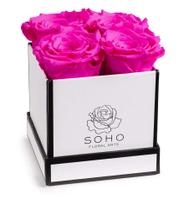 Rosas de flores preservadas em uma caixa Soho Floral Arts White Pink