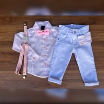 Roupa Menino Infantil Camisa Manga Longa Rosa Calça Color Branco Suspensório e Gravata Rosa