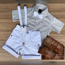Roupa Menino Infantil Tema Batizado Camisa Curta Cinza Bermuda Branco Suspensório e Gravata Branco