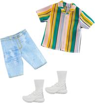 Roupas da Barbie: 1 Roupa para Ken Doll Inclui Camisa Listrada, Shorts jeans e sapatos, Presente para Crianças de 3 a 8 Anos , GHX46