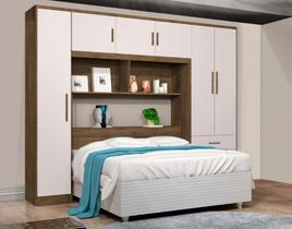 Roupeiro Modulado Com Cabeceira Báu CAN 2.34m Casal Com Amplo Espaço Interno e Nichos Externos Para Decoração Cor Jequitiba/Off White Roupeiro Modulado Com Cabeceira Báu CAN 2.34m Casal Com Amplo Espaço Interno e Nichos Externos Para Decoração Cor Jequitiba/Off White