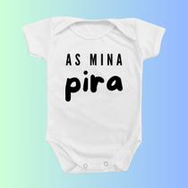 Roupinha Body de Bebê Presente Temático Frase As Mina Pira Menino Azul Monibeni