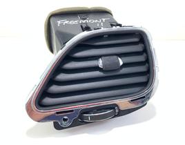 S9553 Difusor Saída Ar Lateral Fiat Freemont Journey 2010 2011 2012 2013 17499E Direito Original S9553 Difusor Saída Ar Lateral Fiat Freemont Journey 2010 2011 2012 2013 17499E Direito Original