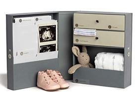 Saboreie A caixa de lembrança Vault Baby Cinza Ardósia - Caixa de Memória Newborn Personalizável com 2 Gavetas, 7 compartimentos e 10 pastas para Memórias Preciosas do Bebê, Chá de Bebê, Primeiro Aniversário