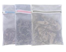 Sacos para Roupa GEMLI Kit com 3 Unidades 30x41cm Malha com Zíperes Coloridos Sacos para Roupa GEMLI Kit com 3 Unidades 30x41cm Malha com Zíperes Coloridos