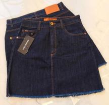 Saia jeans lança perfume Saia jeans lança perfume
