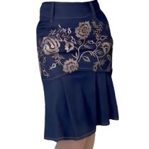 Saia Jeans Plus Size com Fenda na Frente Bordada Floral