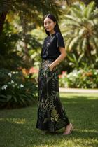 Saia Longa Luxo em Viscose e Poliamida Estampada Cintura Alta Botões Frontais Saia Longa Luxo em Viscose e Poliamida Estampada Cintura Alta Botões Frontais