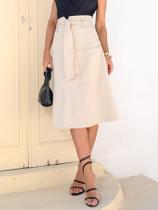 Saia Midi de Linho com Modelagem Evasê e Bolsos Estilosos