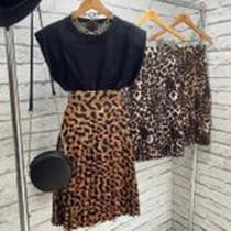 Saia midi feminina plissada animal print