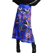 Saia Midi HUEOBIR com estampa floral tropical acetinada azul seda Saia Midi HUEOBIR com estampa floral tropical acetinada azul seda