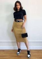 Saia midi perfeita com decote na lateral na cor bege Saia midi perfeita com decote na lateral na cor bege