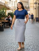 Saia Midi Plus Size Moletinho Com Bolsos E Fenda Saia Midi Plus Size Moletinho Com Bolsos E Fenda