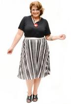 Saia Plissada Plus Size Listrada Preto e Branco