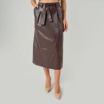 Saia susie midi evasê couro feminina