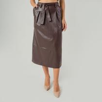 Saia susie midi evasê couro feminina