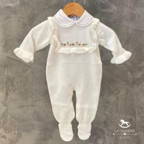 Saída de Maternidade - Macacão Tricot Off White Babados e Flores e Body c/ Gola