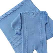 Saída Maternidade Baby Tricô Trabalhado Com Trança 02 Pçs Macacão Com Botões + Manta Anti Alérgico