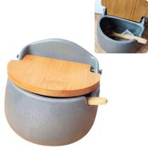 Saleiro Porcelana Cerâmica com Tampa e Colher Bambu Original MEK Moderno Porta Temperos Condimentos 450g Saleiro Porcelana Cerâmica com Tampa e Colher Bambu Original MEK Moderno Porta Temperos Condimentos 450g