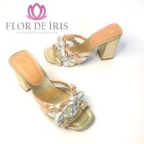 Salto alto grosso flor de íris