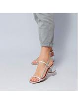 Salto bloco tira com fivela no verniz modelo atemporal