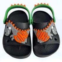 Sandália Babuche ou Chinelo ou Papete Infantil Masculino com Enfeite Dinossauro, Macio e Confortável, moda Verão