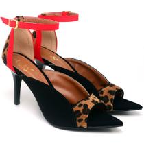 Sandália Bico Folha Salto Médio em Couro Preto Onça Ella's Sandália Bico Folha Salto Médio em Couro Preto Onça Ella's