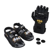 Sandália Casual Batman + Brinde Manopla Lançador Menino Grendene Kids Preto / Cinza / Amarelo 31/32 Sandália Casual Batman + Brinde Manopla Lançador Menino Grendene Kids Preto / Cinza / Amarelo 31/32