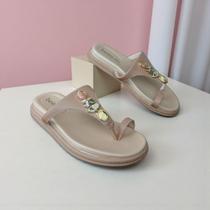 Sandália Chinelo Beira Rio Flat com Pedrarias Modernidade e Conforto Sofisticado Casual Dia a dia