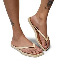 Sandália Chinelo Rasteira Feminina Bico Quadrado Modernidade Inovação Lançamento em Bege Você Mulher Mais Linda Ainda