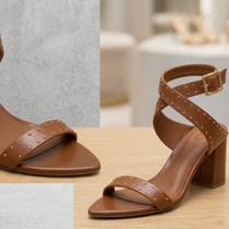 Sandalia com tachas caramelo dna tam:36